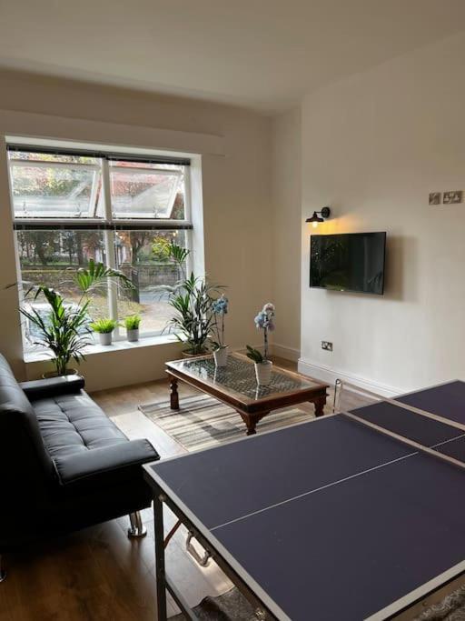 B&B Liverpool - No.2 Beechcroft / Park-Side / Ping Pong & Garden - Bed and Breakfast Liverpool