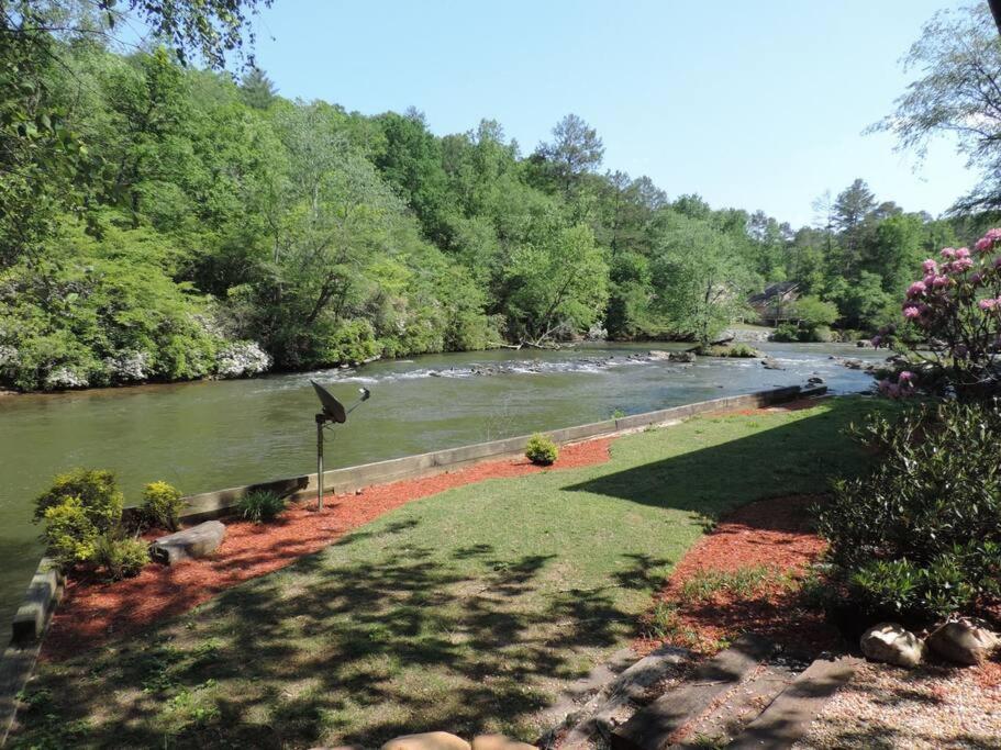 B&B Webb - River of Dreams - Secluded River Cabin on Coosawattee River - Bed and Breakfast Webb