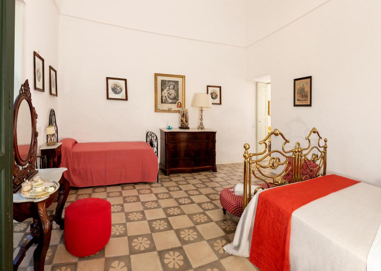 Großes Doppel-/Zweibettzimmer