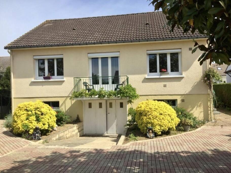 B&B Spay - Home 5km circuit 24 hours of Le Mans, 6 beds, jacuzzi, BBQ, 5 places car, round trip rail station, événement ticket possible - Bed and Breakfast Spay