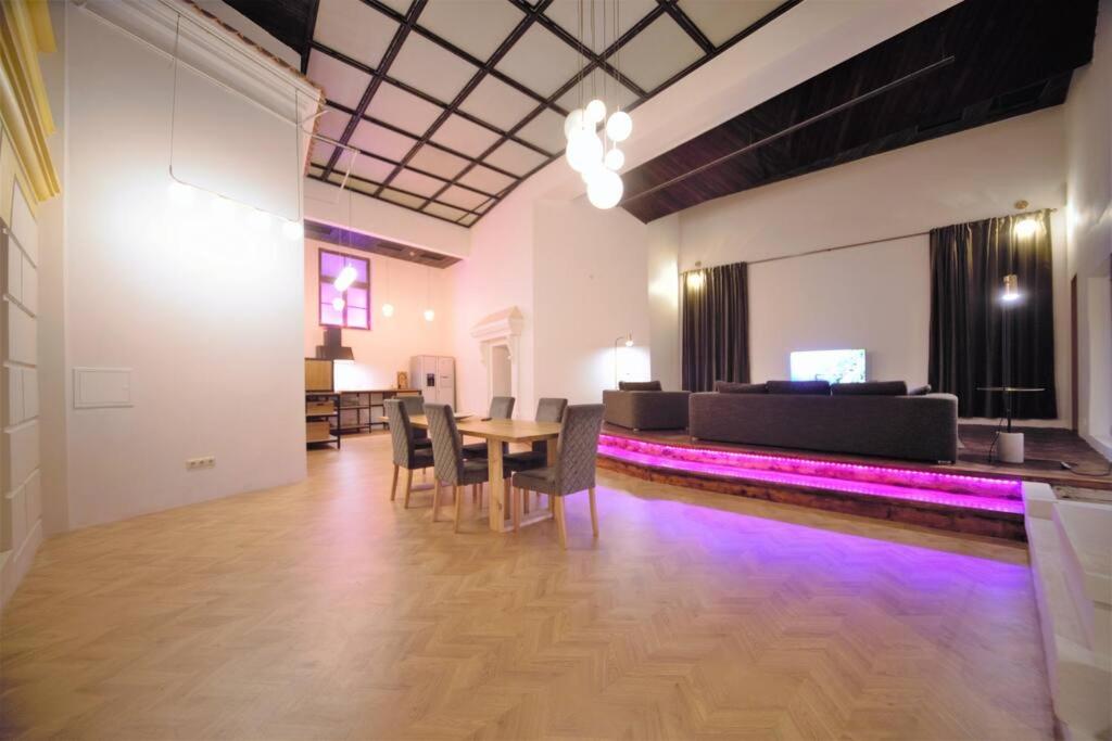 B&B Riga - The Theatre / Old Town & Balcony - Bed and Breakfast Riga