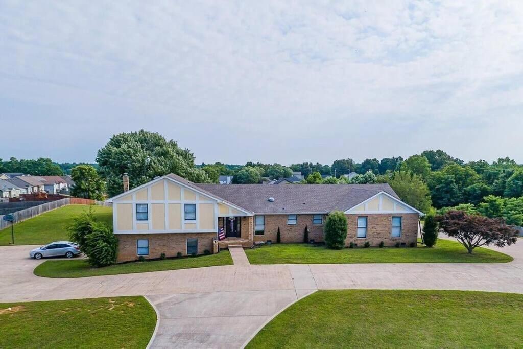 The Magnolia Suite at Hilltop Acres - Clarksville, TN (1335 Whitt Ln) - B&B