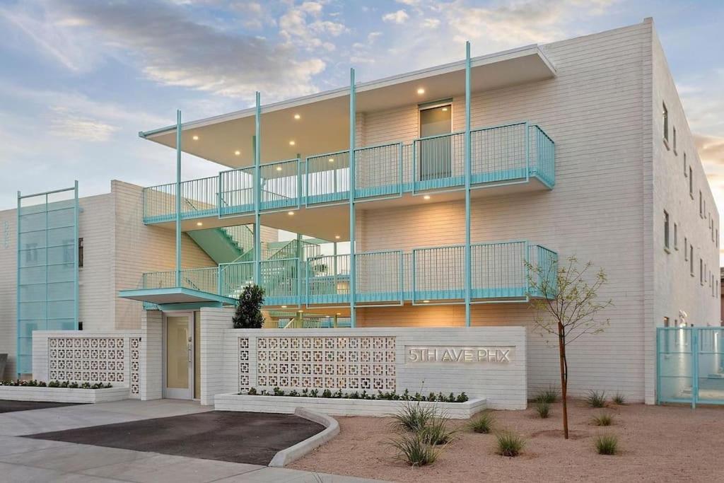 Poolside Studio in Central DTPH Location w/ Pool - B&B
