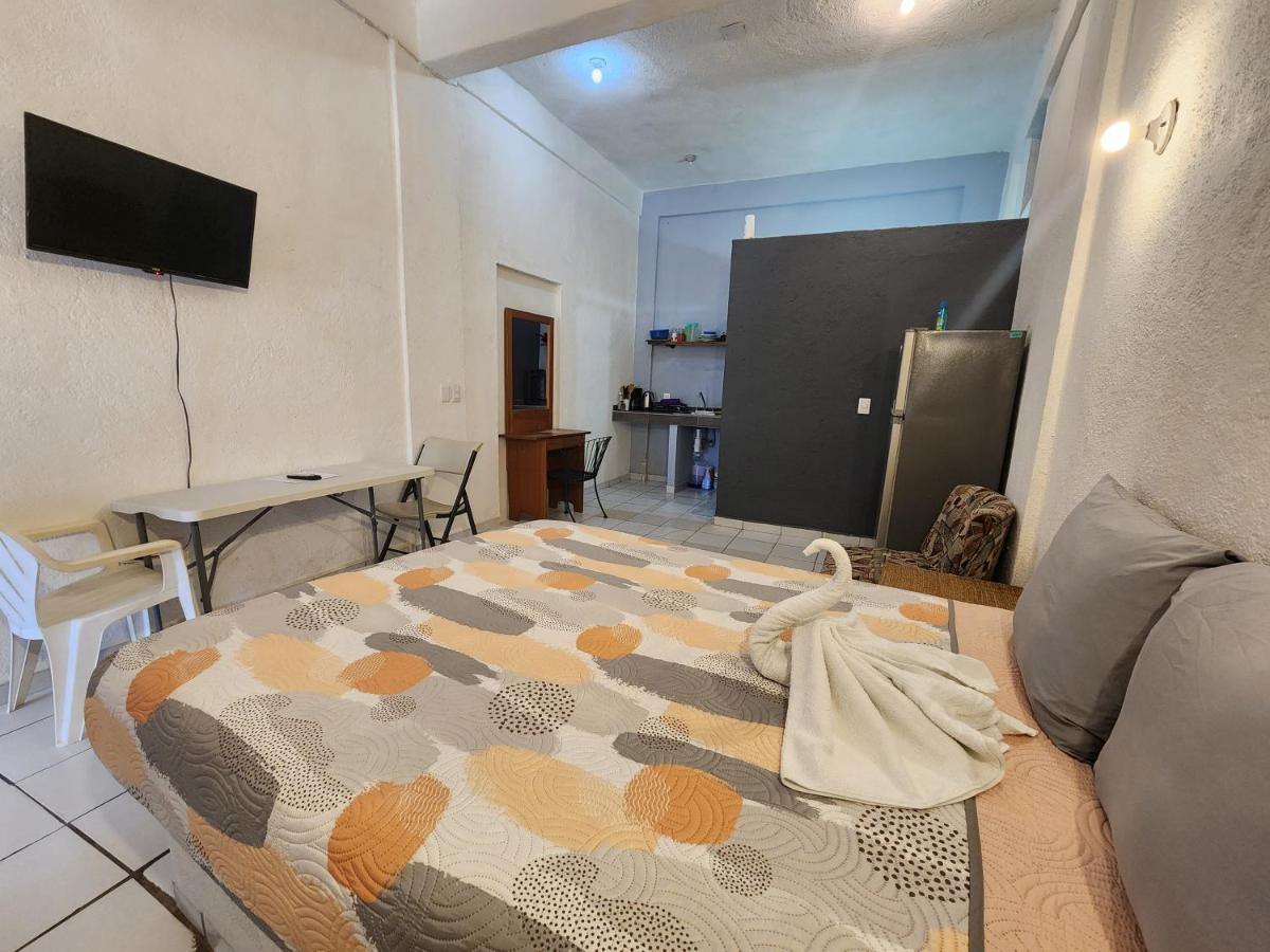 Small studio APT 5min to DT! - B&B