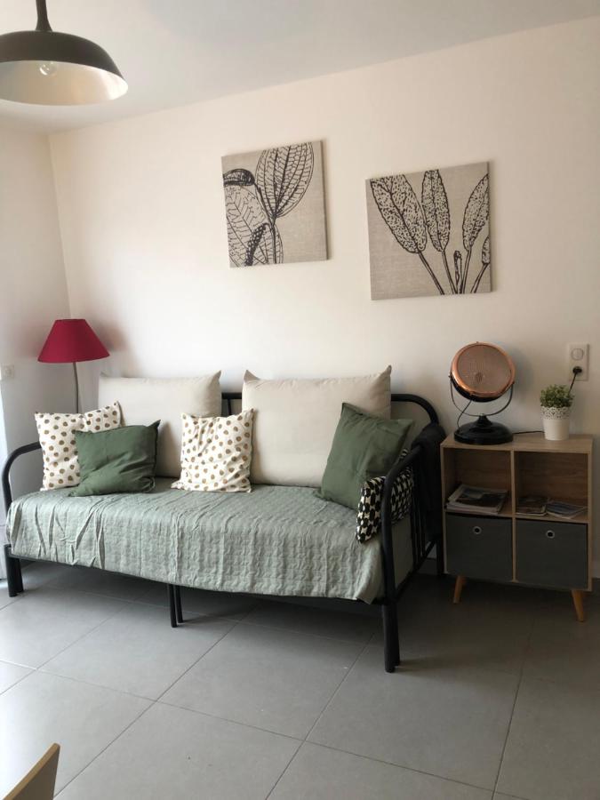 T2 récent climatisé à 100m du port - B&B