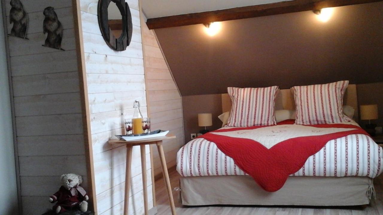 Camera Matrimoniale con Vista Giardino