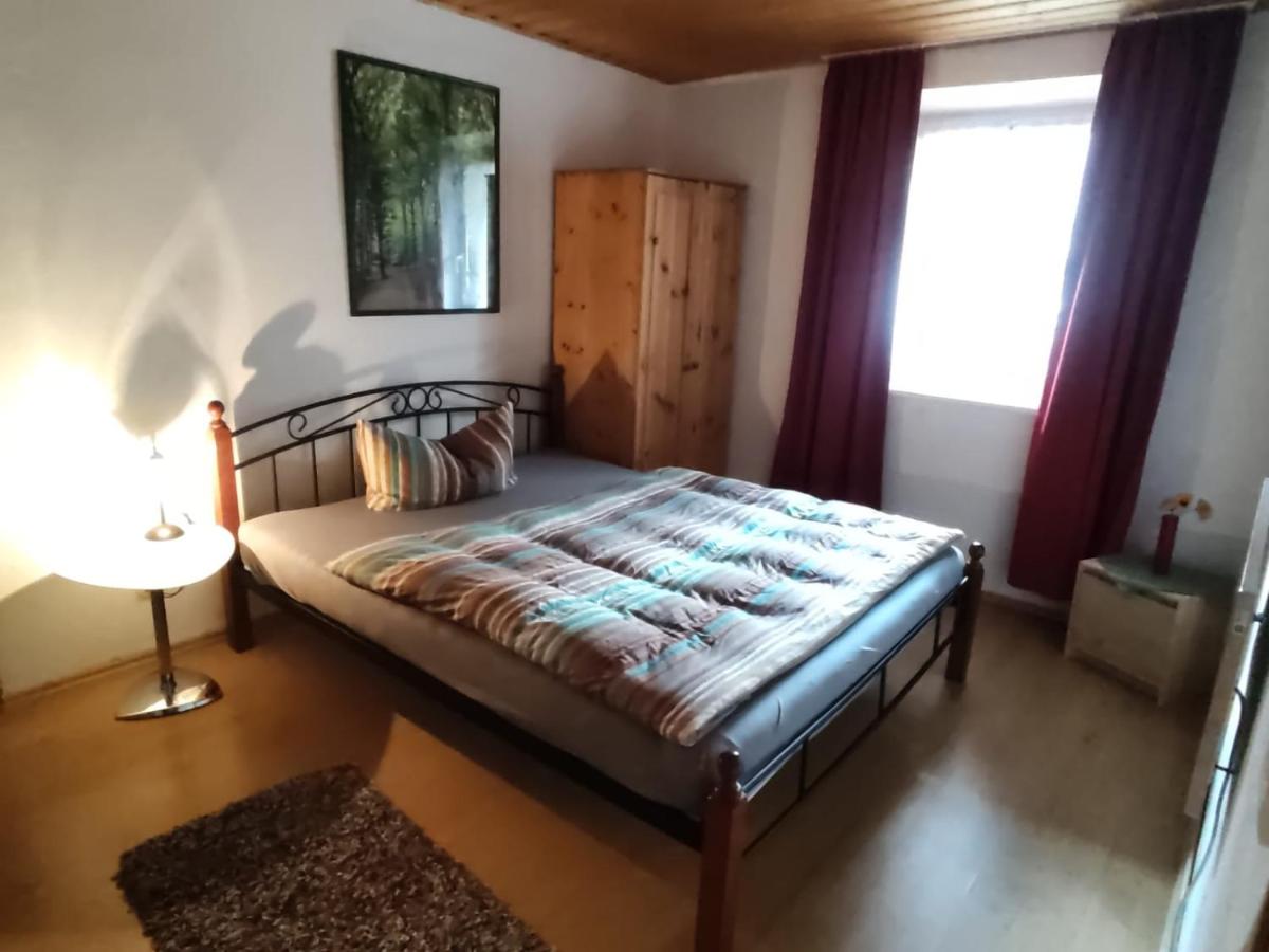 Doppel- oder Zweibettzimmer