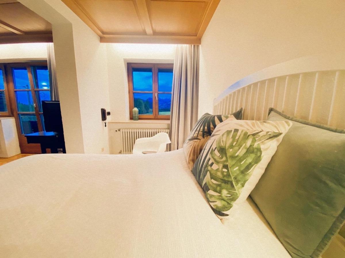Apartment with Mountain View