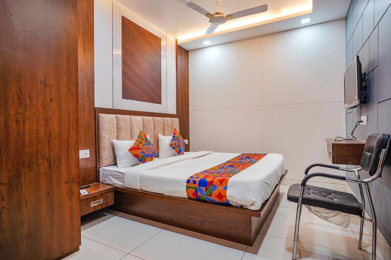 B&B Indore - FabHotel Coral - Bed and Breakfast Indore