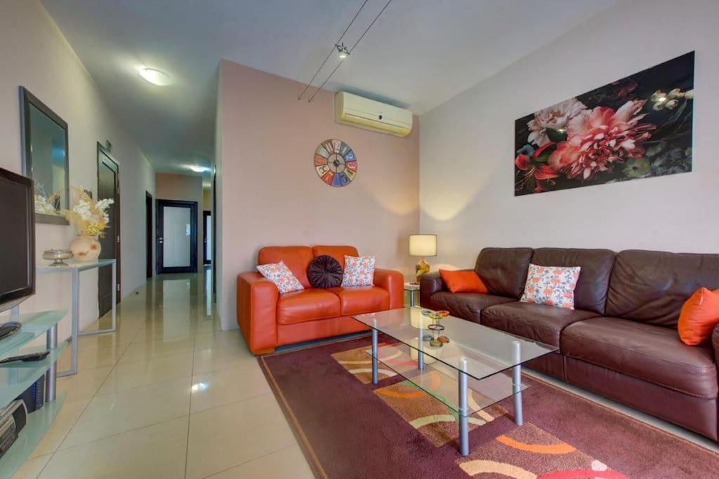 B&B San Pawl il-Baħar - Waterside 3BDRM in St Paul's Bay - Bed and Breakfast San Pawl il-Baħar