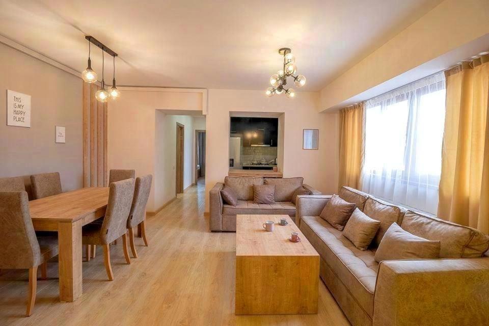 LUXUARY Spacious 2BEDROOM apartment,Centre - B&B