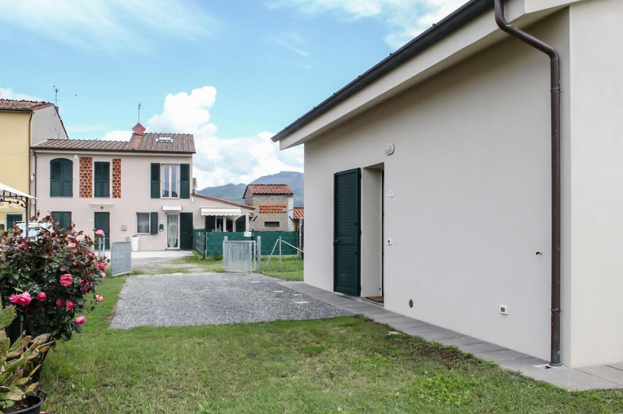 Modern Home with Private Parking near the Station! - B&B