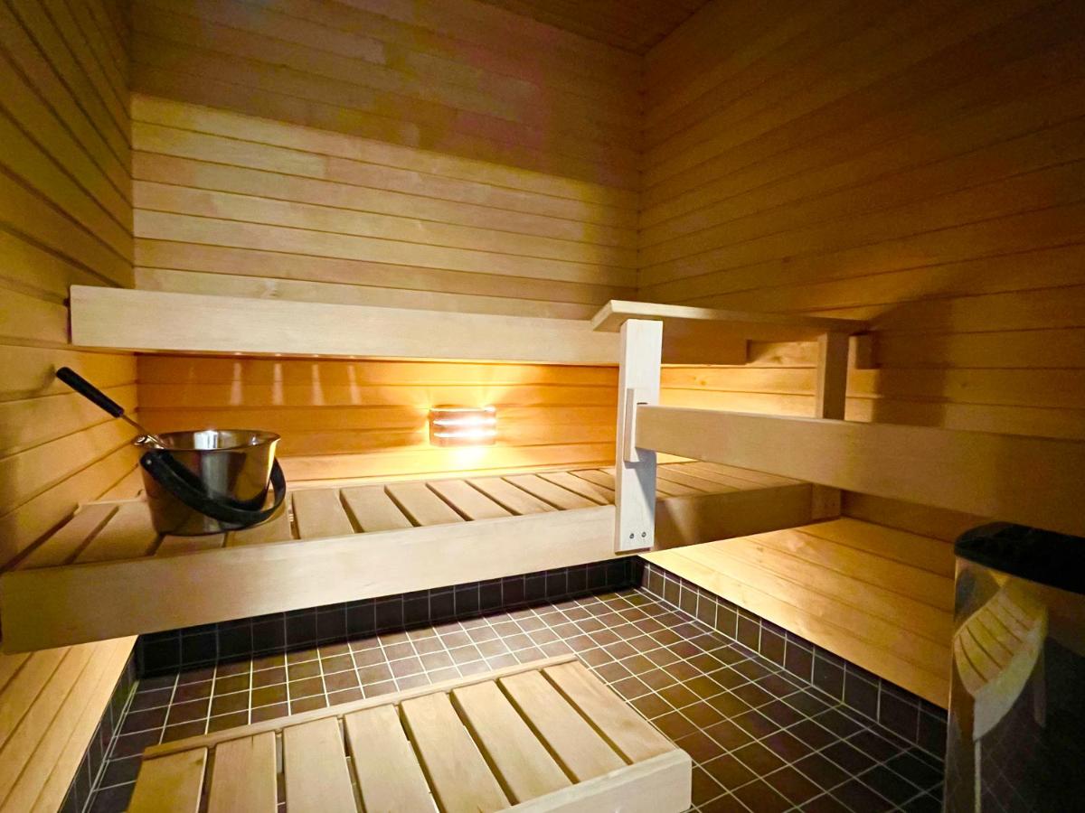 Tammer Huoneistot - City Suite 5 - Own Sauna, Air conditioning, Balcony & Best Location - Chambres d'hôtes Tampere