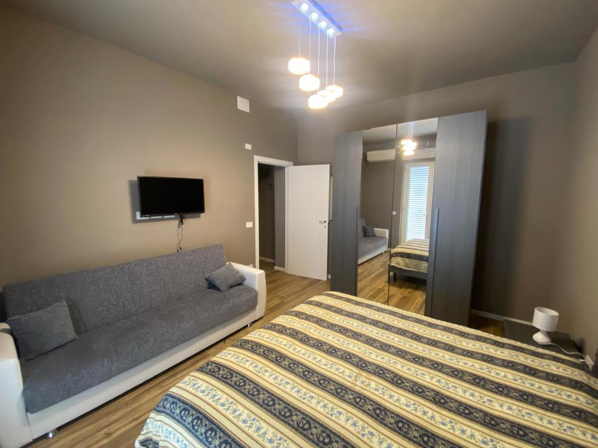 Deluxe Room (2 Adults + 1 Child)