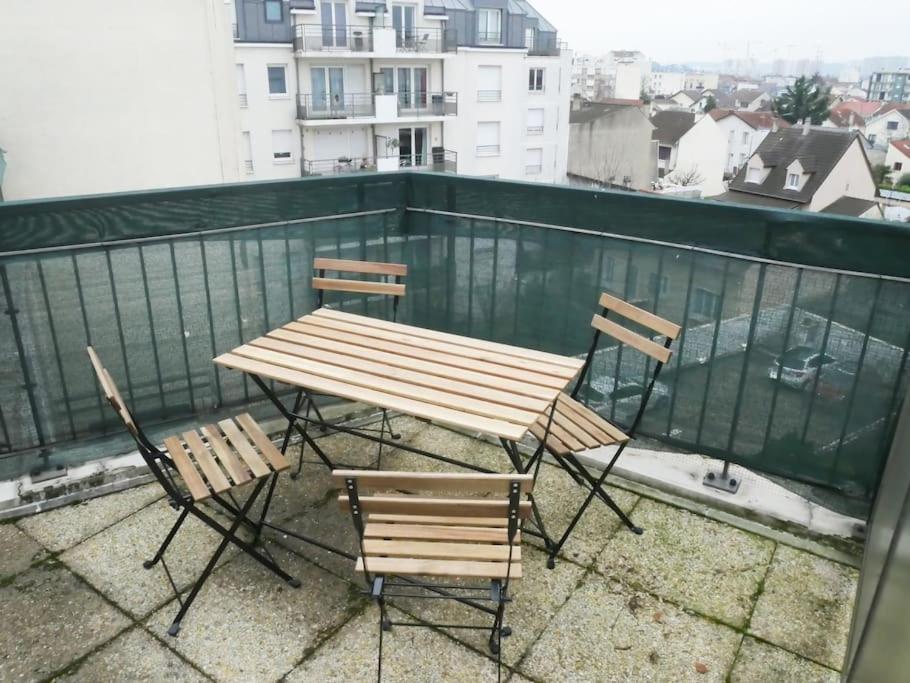 B&B Drancy - Drancy : 4 pièces en centre ville + parking - Bed and Breakfast Drancy