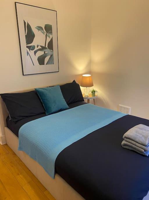 2 Bedroom Flat in Camberwell Green - Central Location with excellent connections to tourist attractions and main London airports - B&B