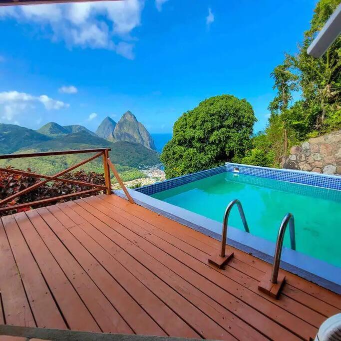$1MIL Luxury Villa PITON VIEW - Colombette Villa - Bed and Breakfast