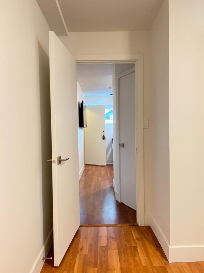 Newly Renovated Walkout Basement in Vancouver with Separate Entrance - Chambres d'hôtes Vancouver