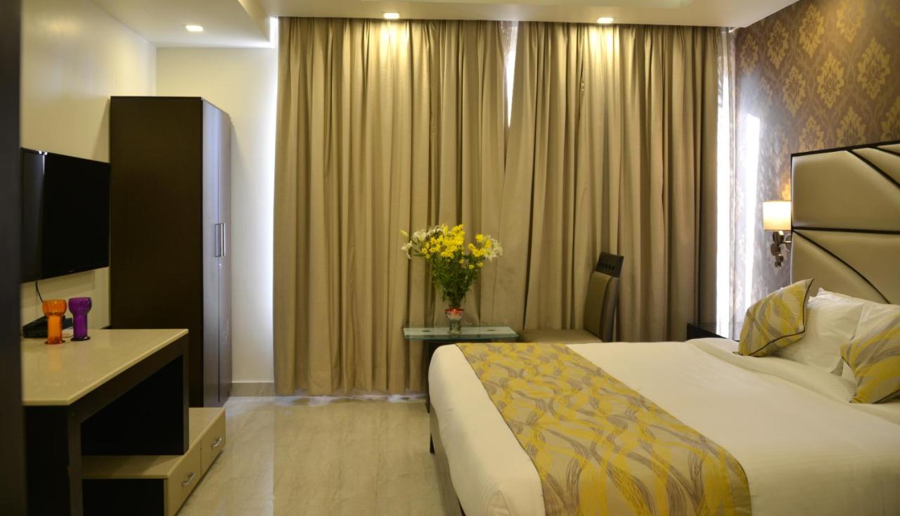King Suite with Pool View