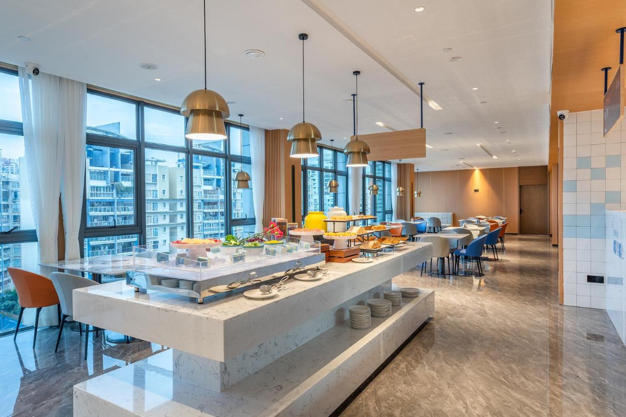 Marble buffet island stands at dog-friendly Holiday Inn Express Nanning Convention And Exhibit by IHG in Nanning.