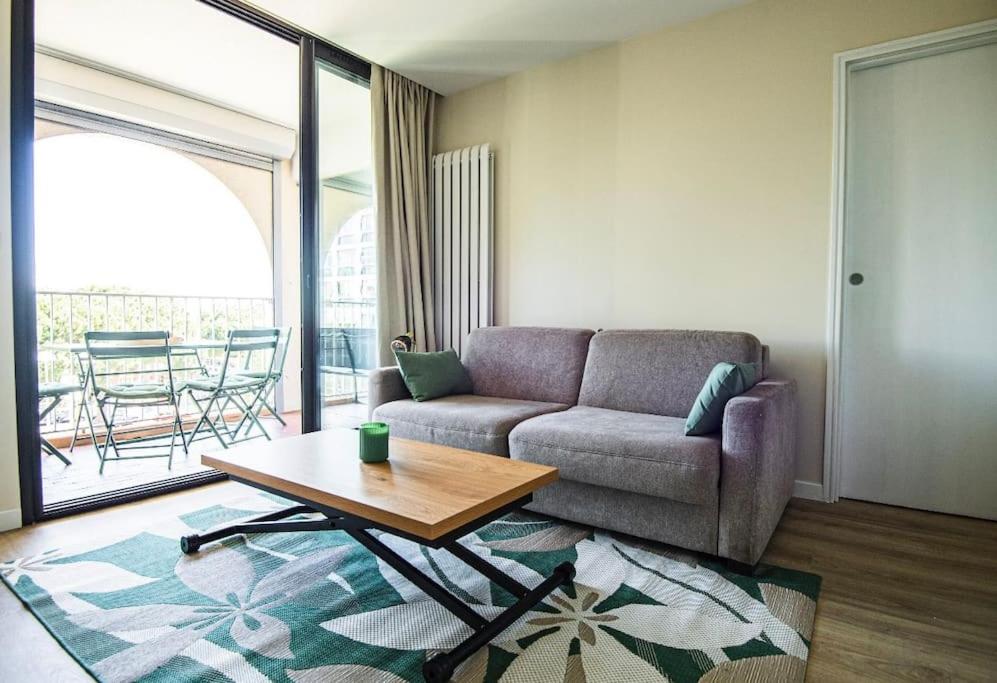 Séjour de rêve à La Grande Motte T2 entièrement neuf, clim, wifi, parking privé - Chambres d'hôtes La Grande-Motte