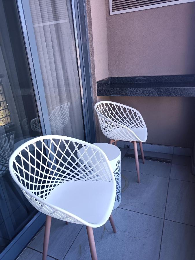 Menlyn Maine Trilogy Apartment 509 - Bed and Breakfast Pretoria