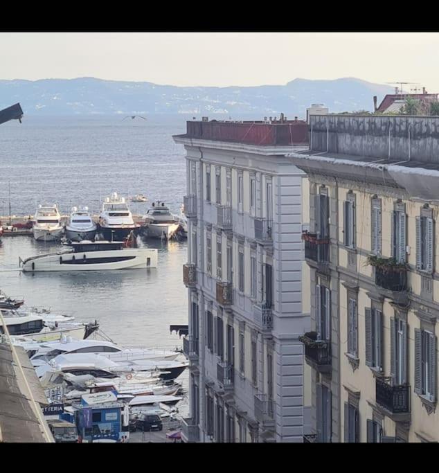 Parthenope, la casa sul lungomare nel centro di Napoli - B&B