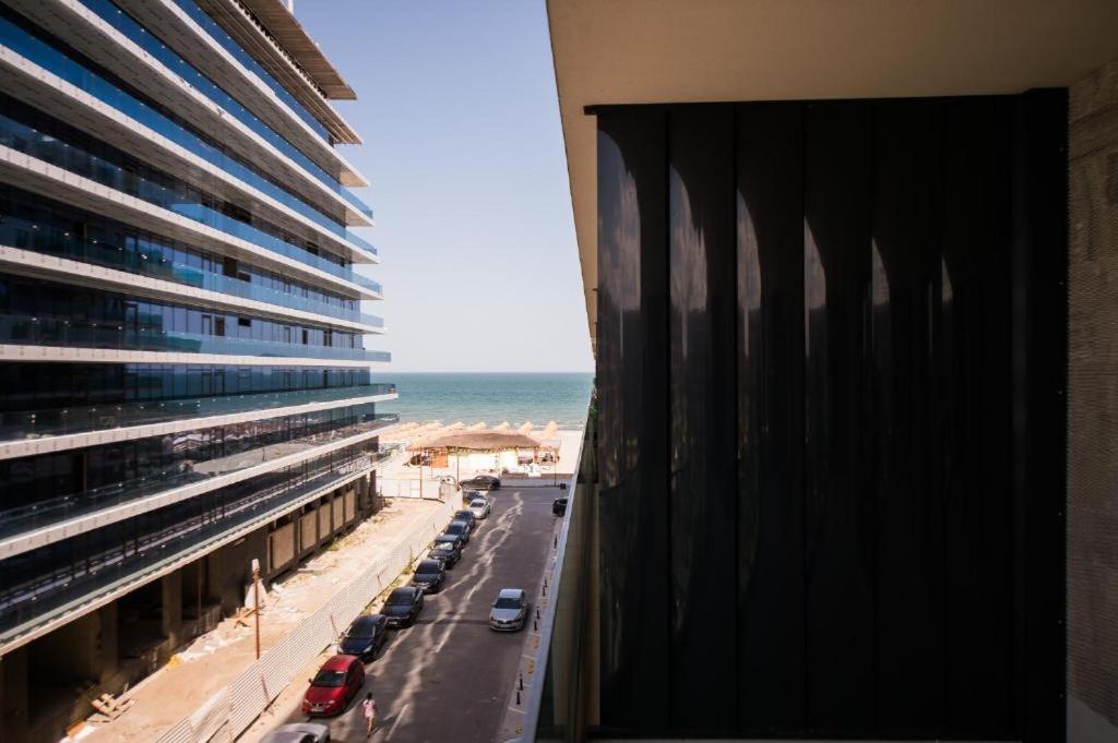 Promenada Apartments - Beachfront Mamaia Nord - B&B