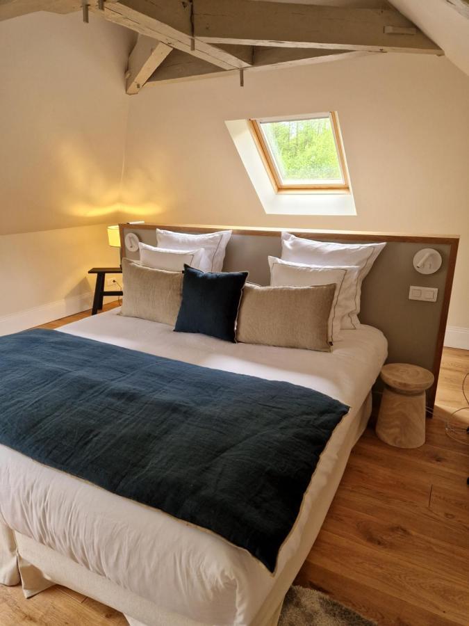 Room 4: Air-conditioned Deluxe Triple Room with Bath