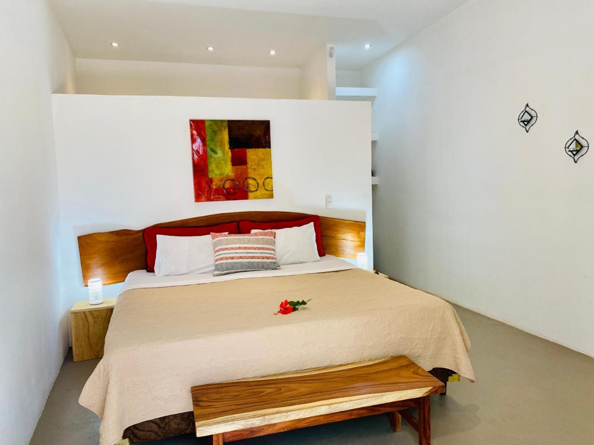 Chambre Lit King-Size - Vue sur Piscine 