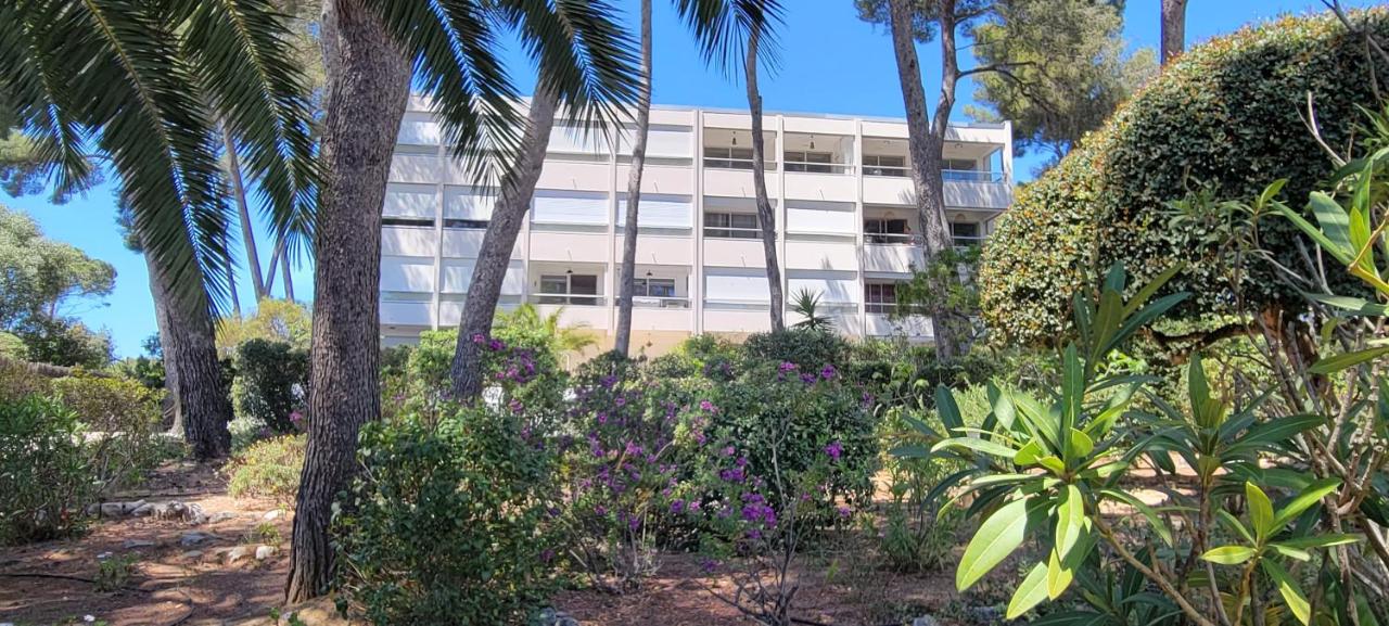Grand T2 vue mer calme climatisé 500 m village et plage parking gratuit - B&B Sanary-sur-Mer