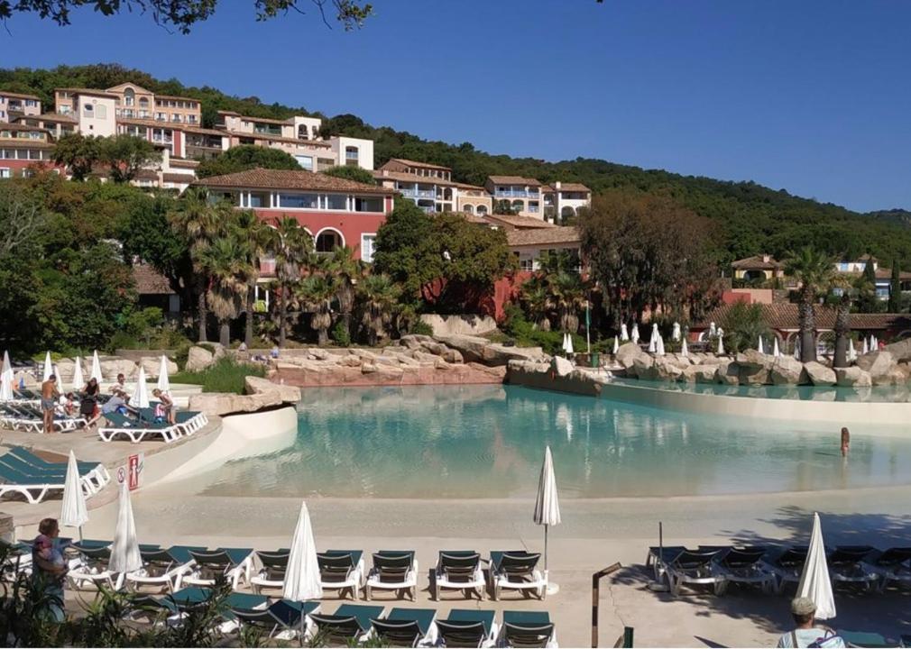 Appt Climatisé de charme-moderne - Vue Mer Club Vacances Restanques Golfe Saint-Tropez - Les Roses - Grimaud - Chambres d'hôtes Grimaud
