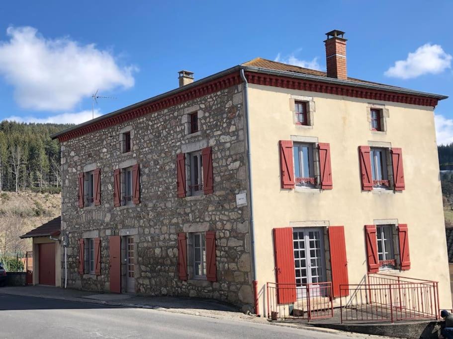 B&B Saint-Anthème - Le Val Danse - Maison de caractère de 1870 - Rénovée en 2020 - Bed and Breakfast Saint-Anthème