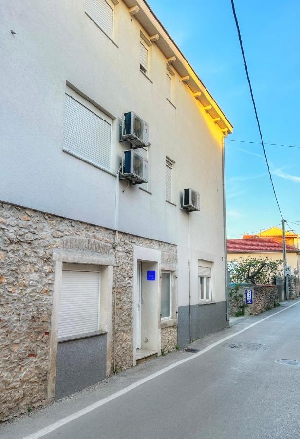 Apartment Karla - Bed and Breakfast Zadar