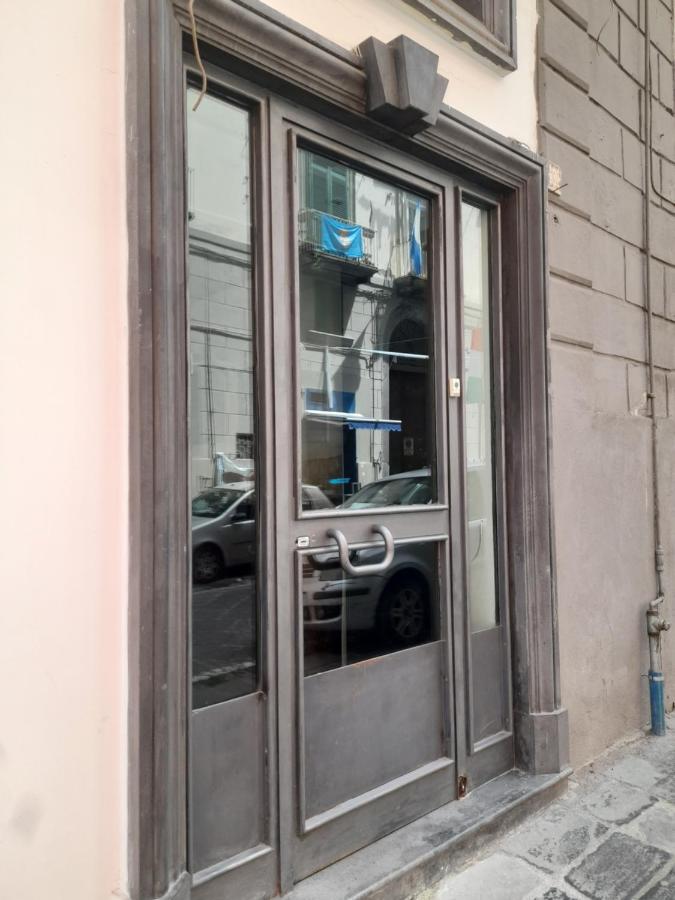 Napoli centro storico Un Passo da San Gennaro - Bed and Breakfast Napels