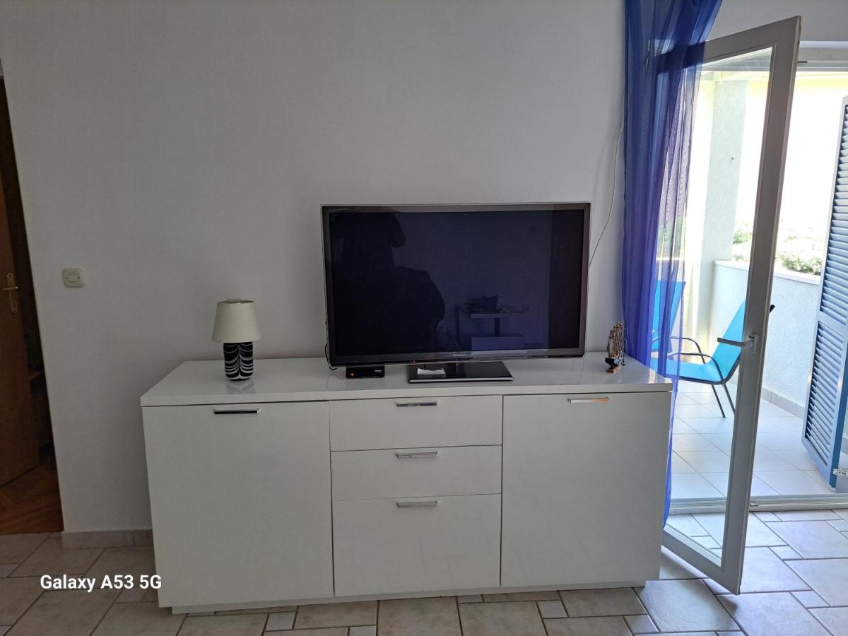 Apartman JADRANKO Murter in a quiet environment near the center and the beach - B&B Murter