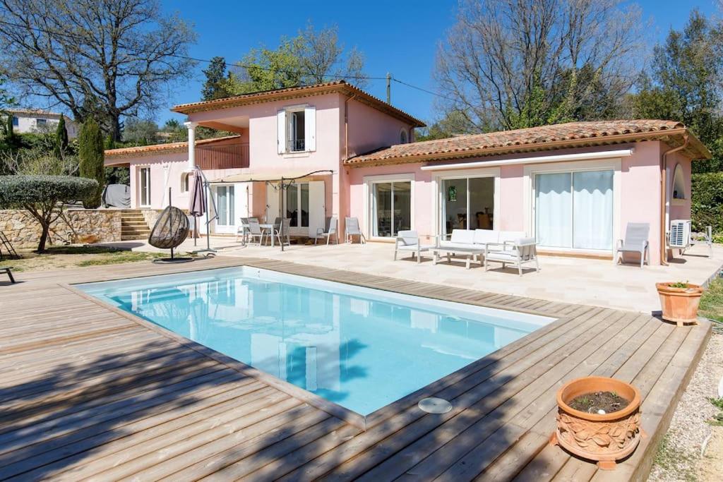 B&B Montauroux - Superbe Villa Provençale - Piscine - 3 chambres - Bed and Breakfast Montauroux