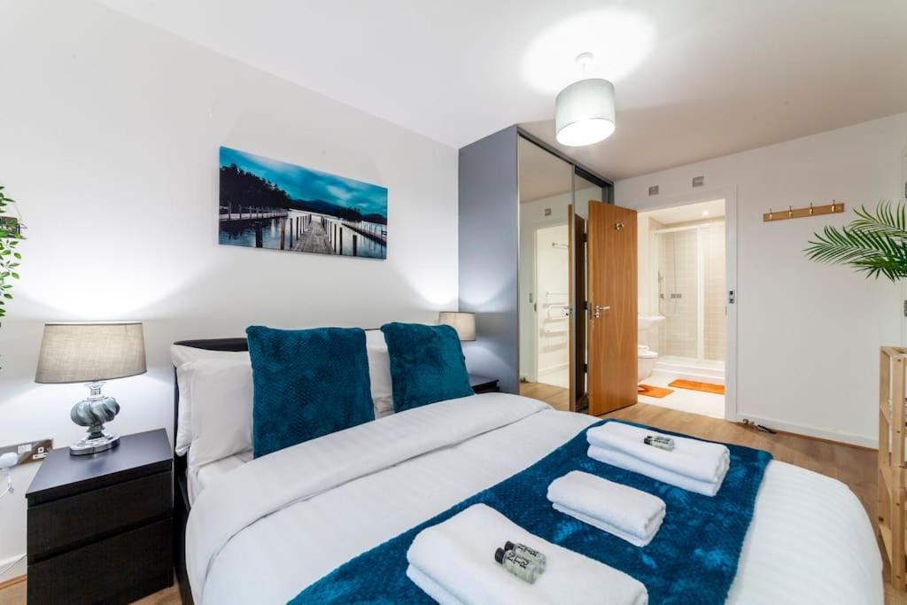 B&B Londen - 2 Bed Room Lovely Modern Flat - Bed and Breakfast Londen