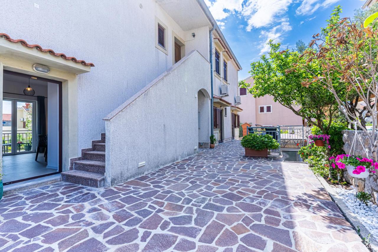 Apartments Ivanka Cres - Bed and Breakfast
