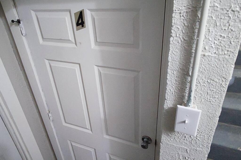 Spacious Suite Close to Downtown Indy/ King Bed - Ferienwohnung Indianapolis