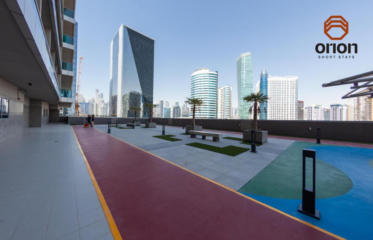 9th Floor Stylish Studio with Balcony with a View, Smoking on Balcony, Running Track, Pool, Male - Female Gym, Sauna and Steam Room, Free Indoor Parking, TV with Streaming, Fully Furnished Apartment in Business Bay, near Downtown - Ferienwohnung Dubai