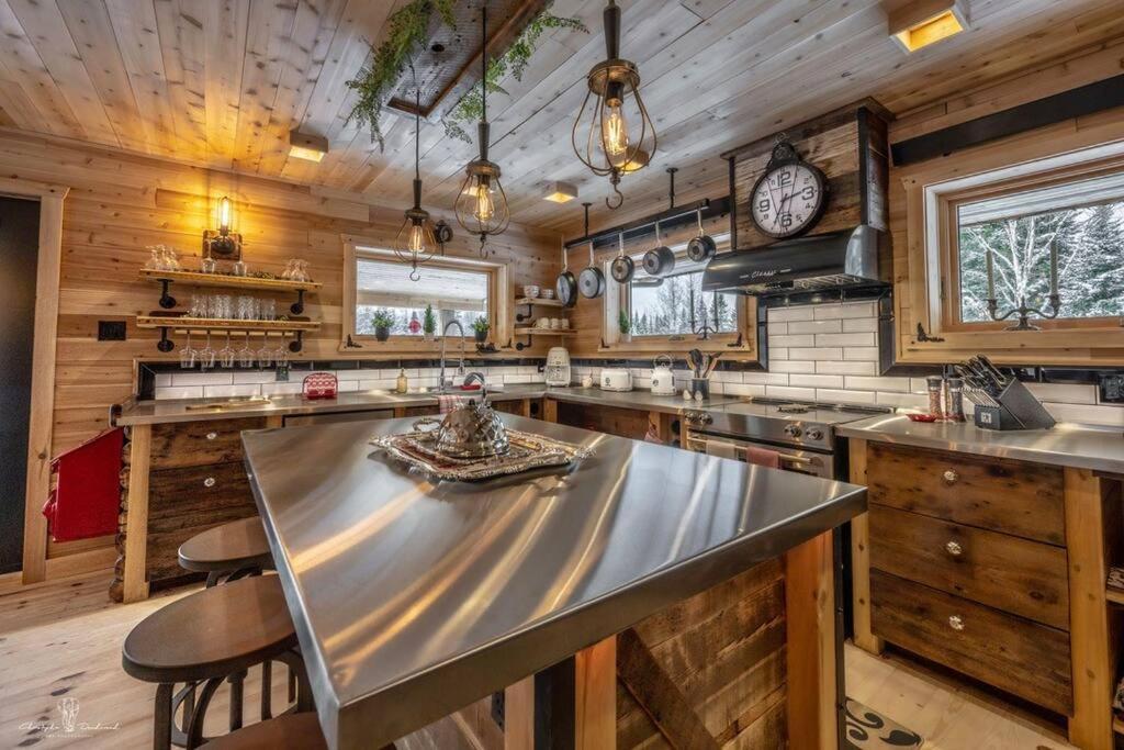 Chalet Mikua, 6 p. spa, billard, Forêt & Nature - B&B La Malbaie