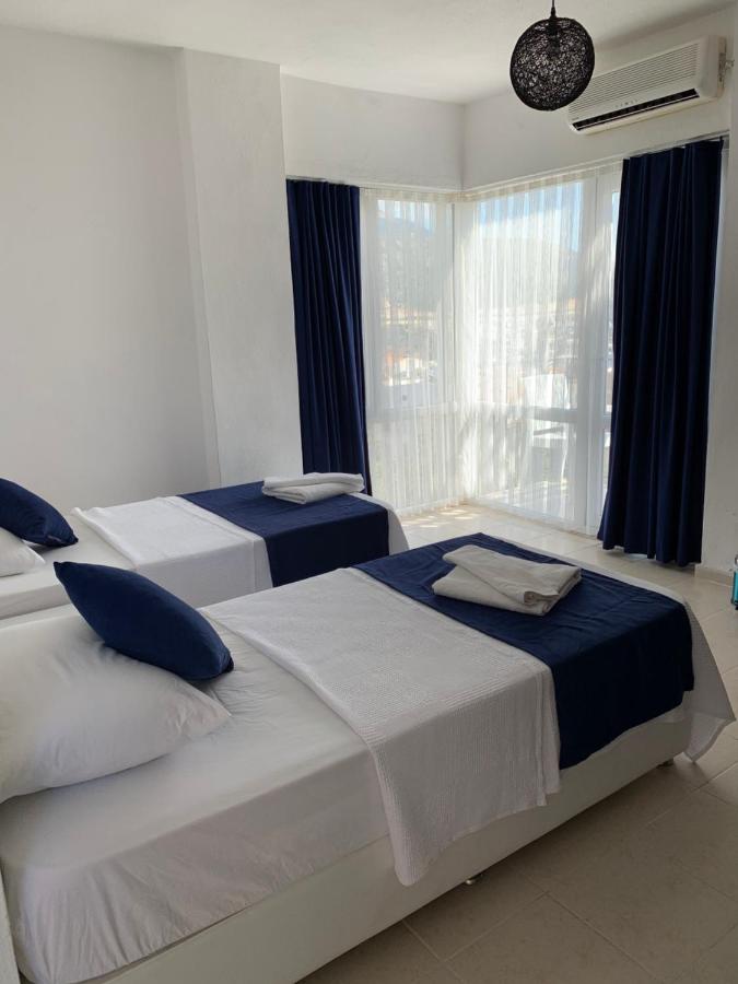 Tweepersoonskamer met 2 Aparte Bedden en Balkon
