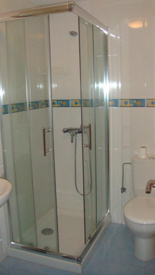 Kamer met Queensize Bed en Gedeelde Badkamer