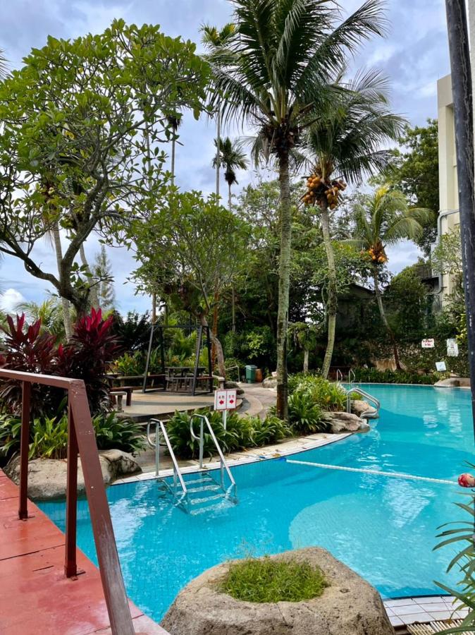Seaview Deluxe Rainbow Paradise Tg Bungah 6pax - B&B