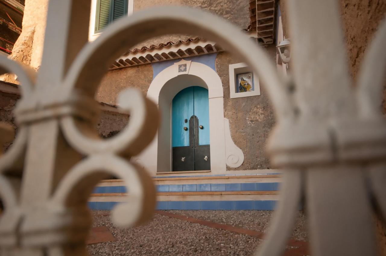 Palazzo Santa Maria - Fondazione Meeting del Mare C.R.E.A. - Bed and Breakfast