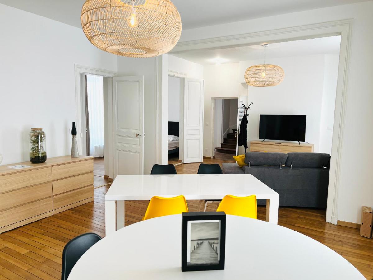 B&B Reims - CHIC Appartement Type 4 / Parking Privé - Bed and Breakfast Reims