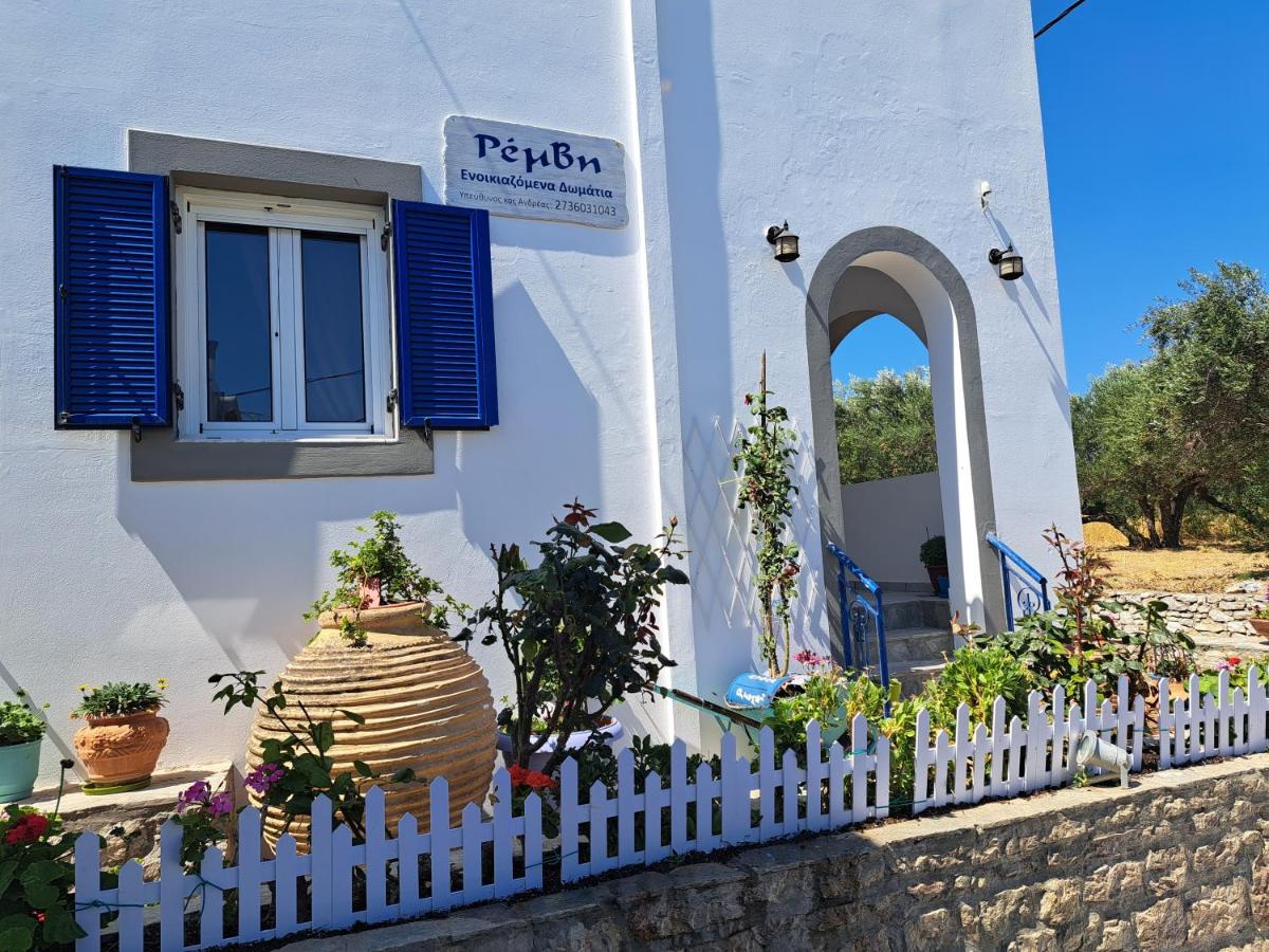 B&B Livádhion - Studios Remvi - Bed and Breakfast Livádhion