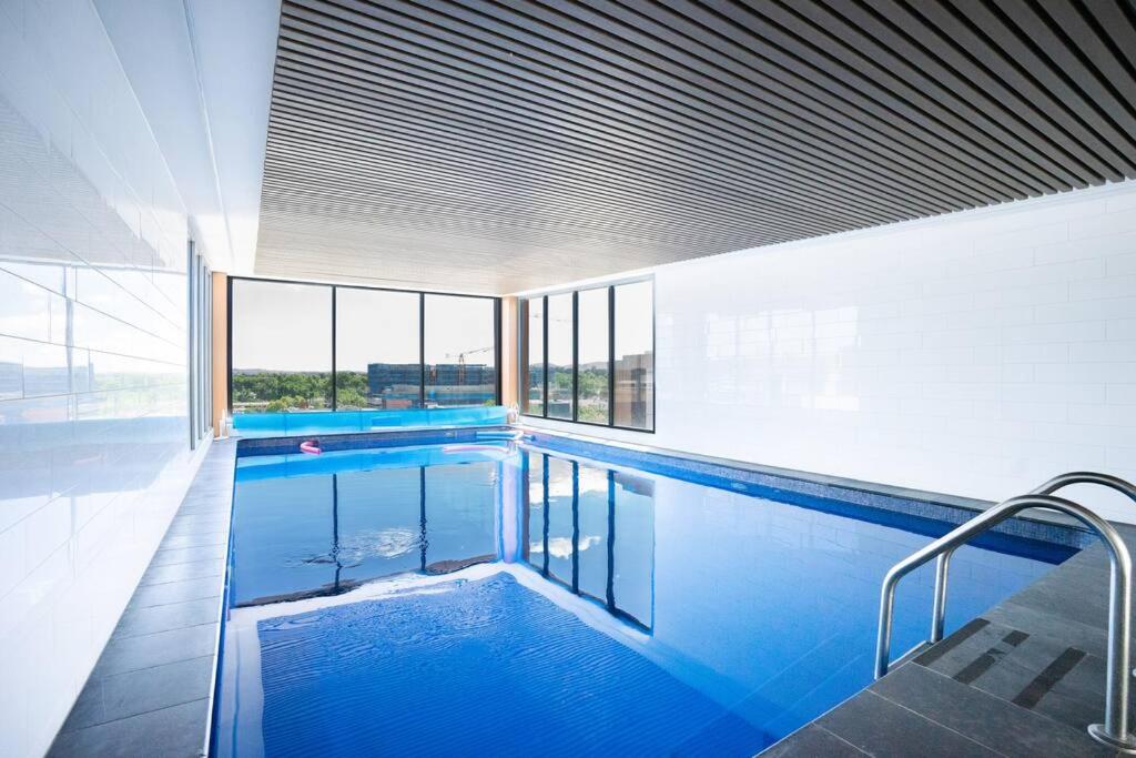 Lux 2 Bed 2 Bath Secure Parking Apartment in the Heart of Dickson, Canberra - B&B