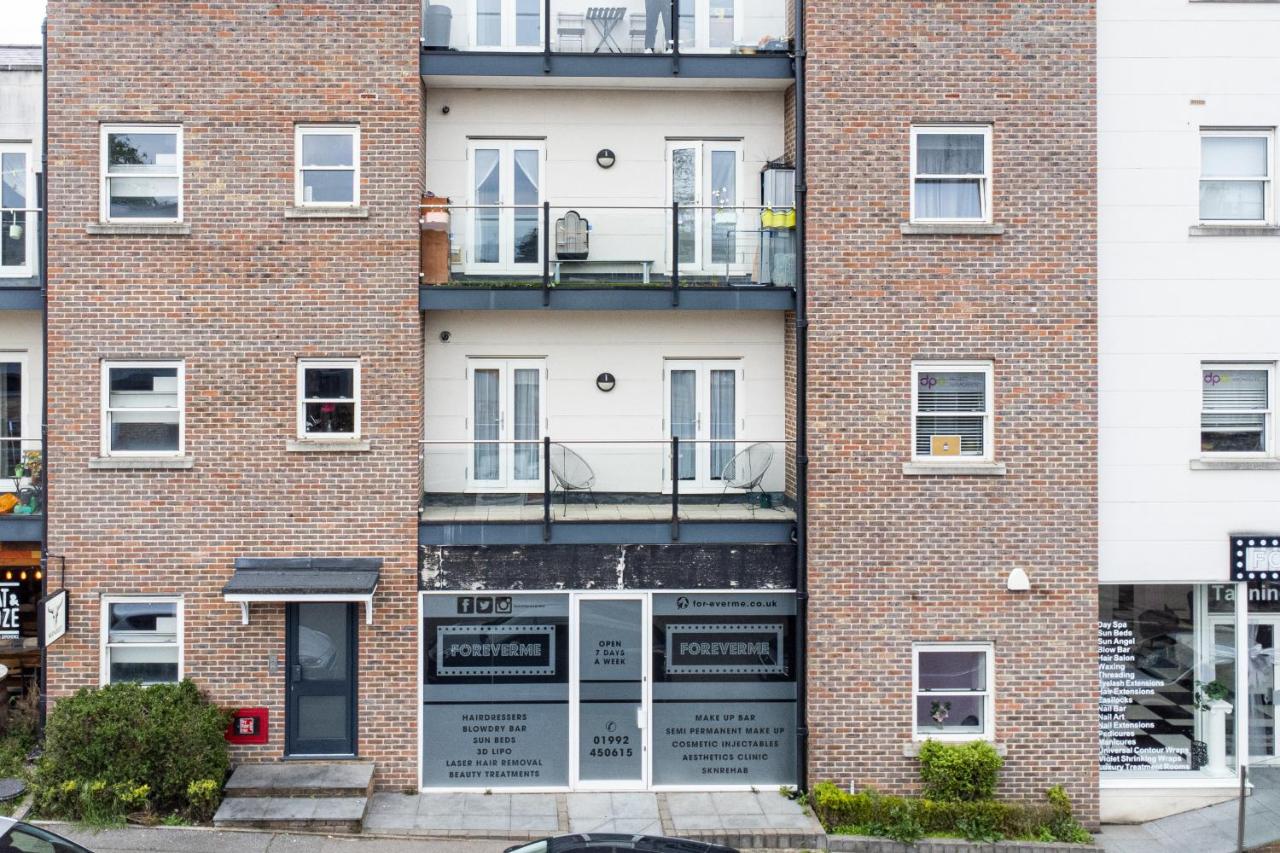 Velvet 2-bedroom apartment, Conduit Lane, Hoddesdon - Chambres d'hôtes Hoddesdon